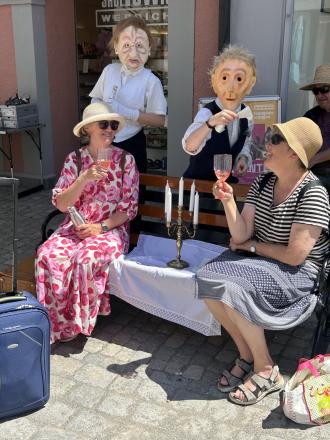 Das Maskentheater in Wangen beim Straßenfestival zu Besuch